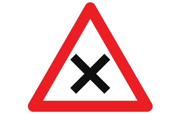 Panneau B17 : les conducteurs doivent céder le passage à droite à un carrefour.